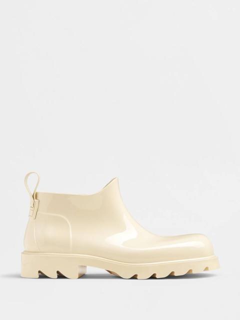 Bottega Veneta stride