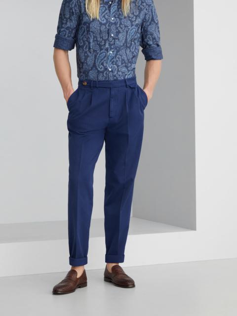 Brunello Cucinelli Garment-dyed leisure fit trousers in twisted cotton gabardine with double pleats and tabbed waistban