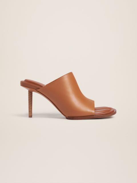 JACQUEMUS Les mules rond carré