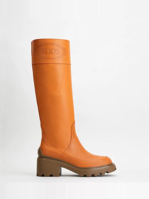 Tod's BOOTS IN LEATHER - BROWN