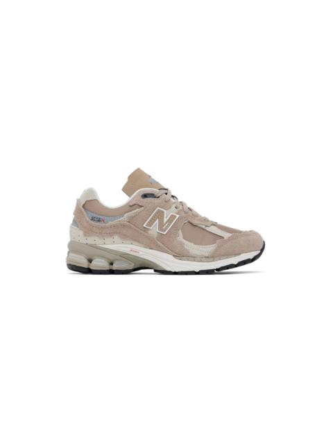 New Balance 2002년 "Protection Pack Driftwood"스니커머스
