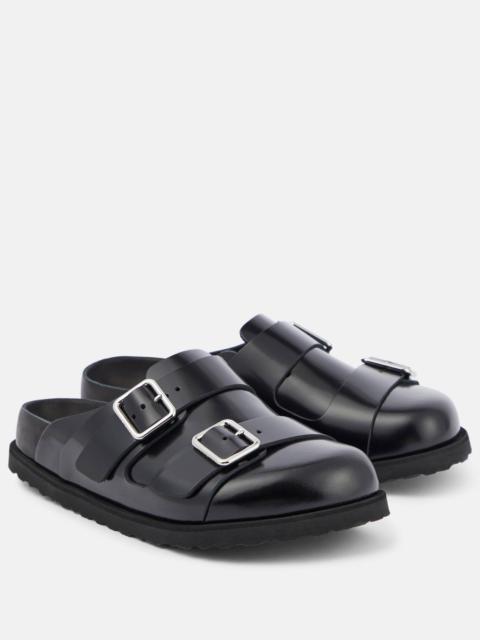 222 West patent leather clogs