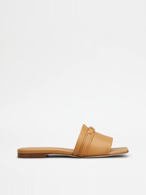 Tod's SANDALS IN LEATHER - BROWN