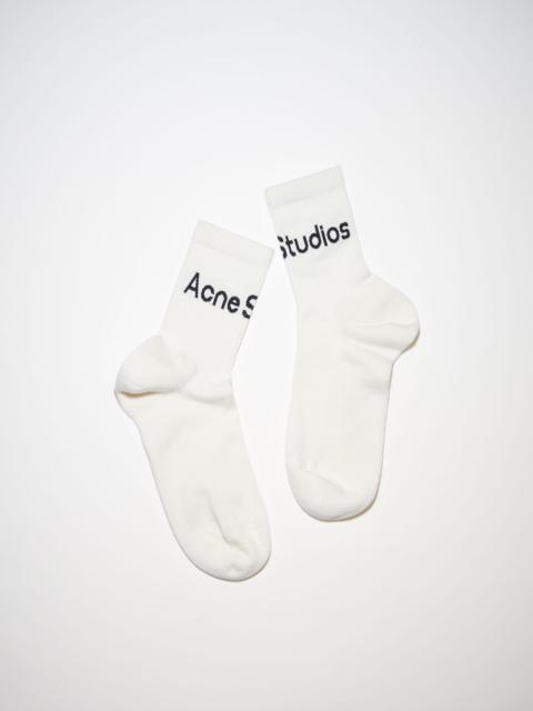 Acne Studios Ribbed logo socks - Black/white