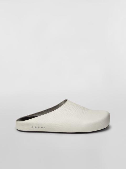 UNISEX SANDAL IN WHITE GRAINY CALFSKIN LEATHER