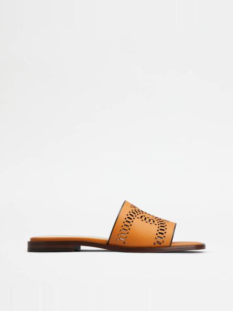 Tod's KATE SANDALS IN LEATHER - ORANGE