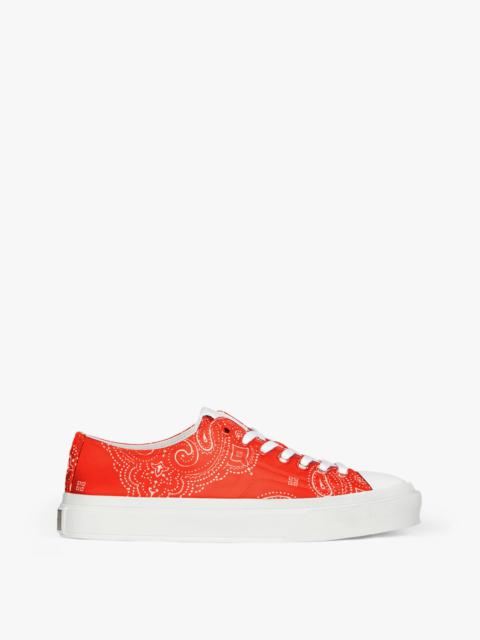 SNEAKERS CITY IN BANDANA PRINTED CANVAS