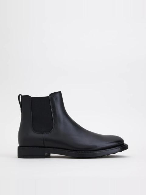 Tod's ANKLE BOOTS IN LEATHER - BLACK