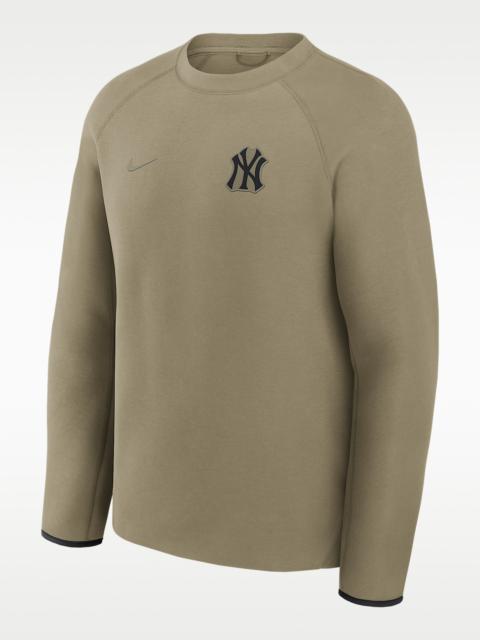 Nike New York Yankees Tech Fleece Men's Nike MLB Pullover Crew