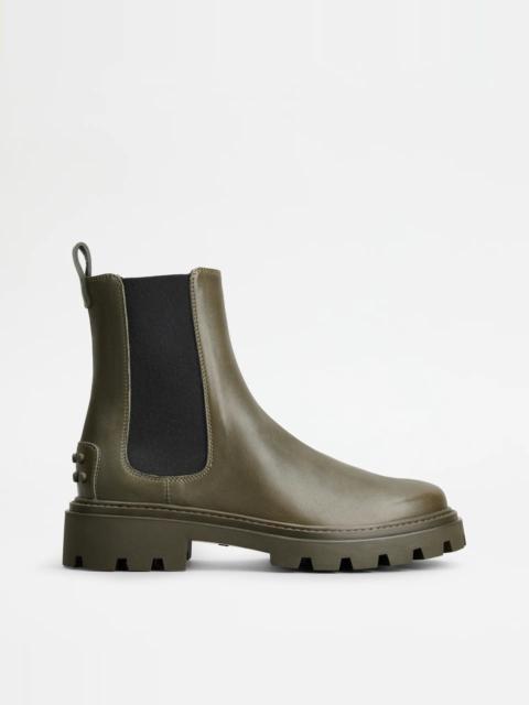 Tod's TOD'S CHELSEA BOOTS IN LEATHER - GREEN