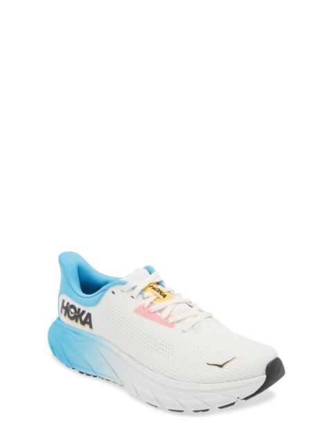 HOKA ONE ONE Arahi 7 Running Shoe in Blanc De Blanc /Swim Day