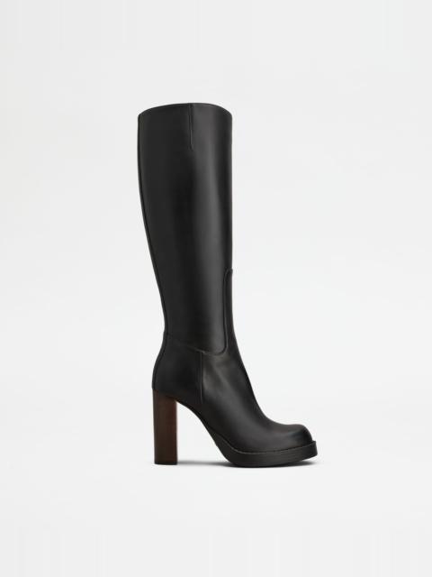 Tod's BOOTS IN LEATHER - BLACK