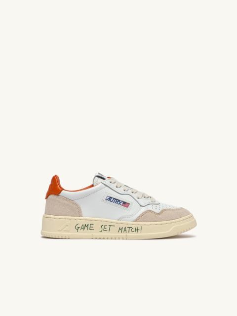 MEDALIST LOW SNEAKERS IN LEATHER AND SUEDE COLOR WHITE AND HAWAIIAN SUNSET WITH LETTERING