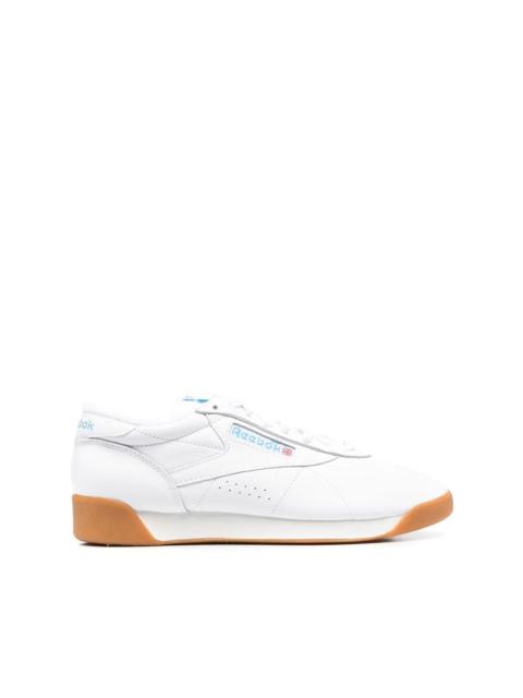 Reebok logo-patch lace-up sneakers