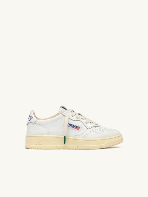 AUTRY MEDALIST LOW SNEAKERS IN WHITE LEATHER