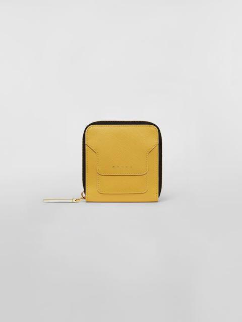 SQUARE ZIP-AROUND WALLET IN MONO-COLOURED SAFFIANO CALF LEATHER