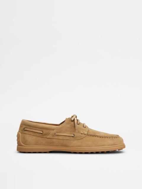 Tod's BOAT SHOES IN SUEDE - BROWN