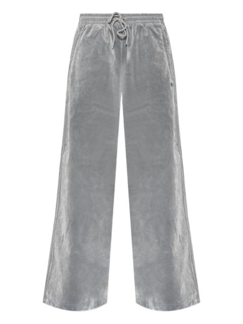 adidas Adidas Three-stripe JW7331 Track Pants