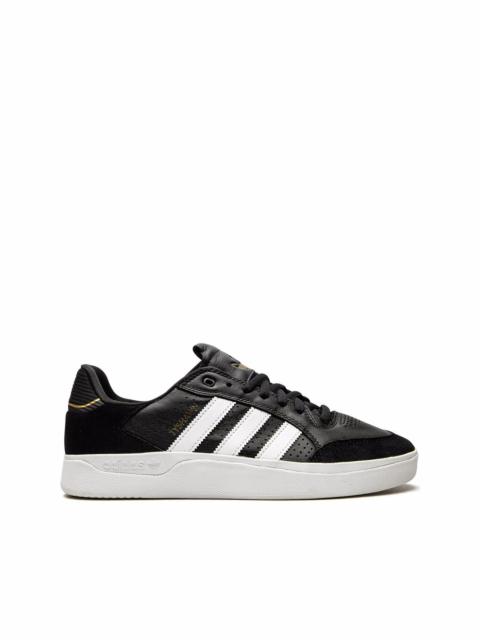 adidas Tyshawn Low sneakers