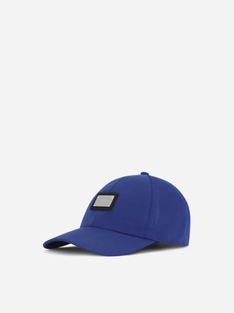 Nylon baseball cap with branded tag
