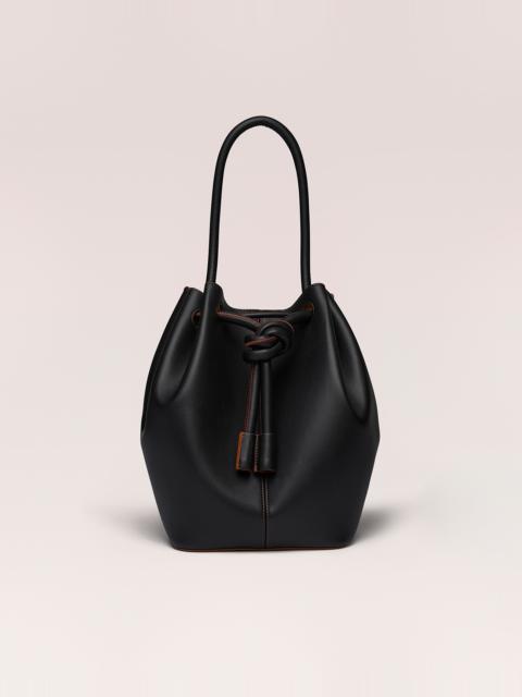 Nanushka ELONGATED BUCKET MEDIUM - Elongated bucket bag - Black/tan