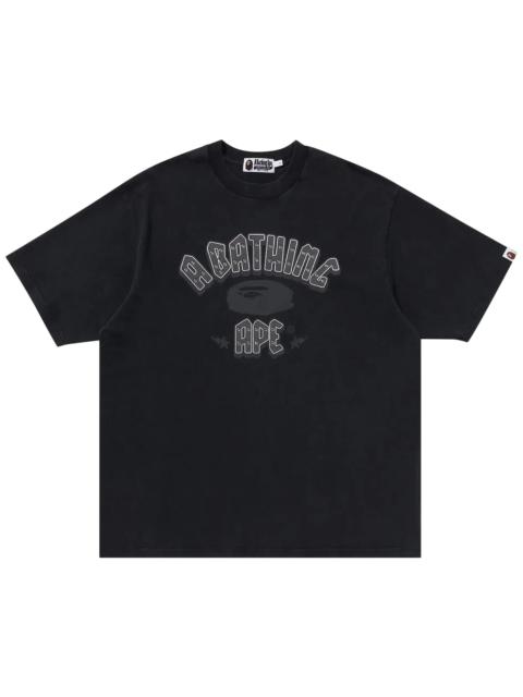 A BATHING APE® BAPE 의류 염료 라인스톤 로고 Relaxed Fit Tee 'Charcoal 이름 *