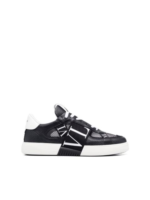 VL7N panelled sneakers