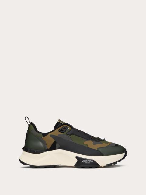 LOW TOP TRUE ACT CAMOUFLAGE SNEAKER IN RUBBERIZED FABRIC