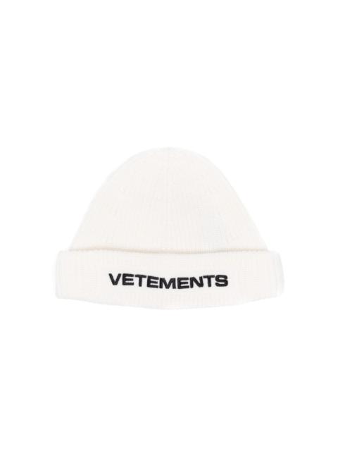 VETEMENTS logo-embroidered ribbed-knit beanie