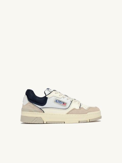 AUTRY SNEAKERS CLC LOW IN WHITE SAND AND SPACE BLUE LEATHER AND SUEDE