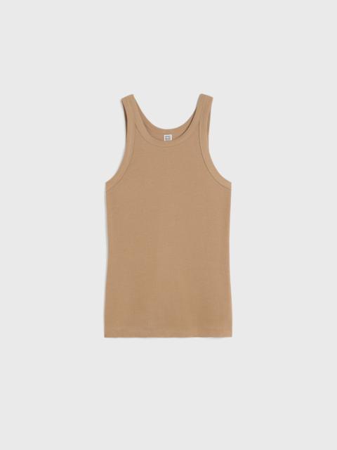 Curved rib tank caramel