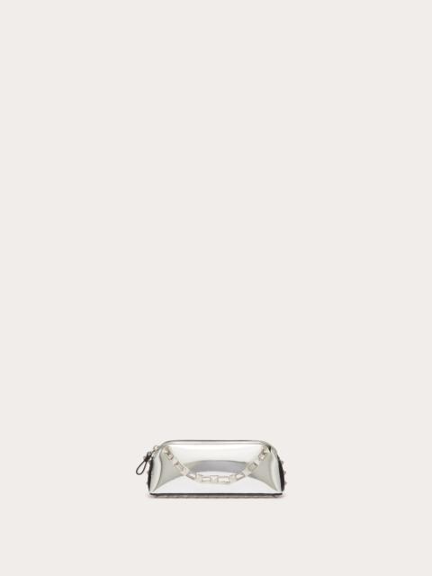 MINI ROCKSTUD CLUTCH IN MIRROR-EFFECT CALFSKIN