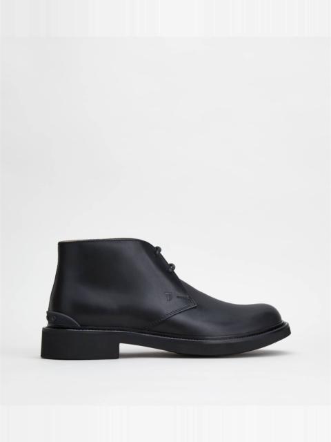 Tod's DESERT BOOTS IN LEATHER - BLACK