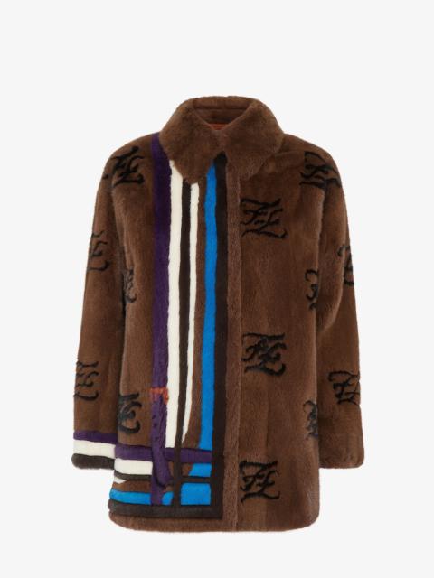 FENDI Pea coat with shirt collar, side slits and concealed button closure. Made of brown mink. Inlaid with
