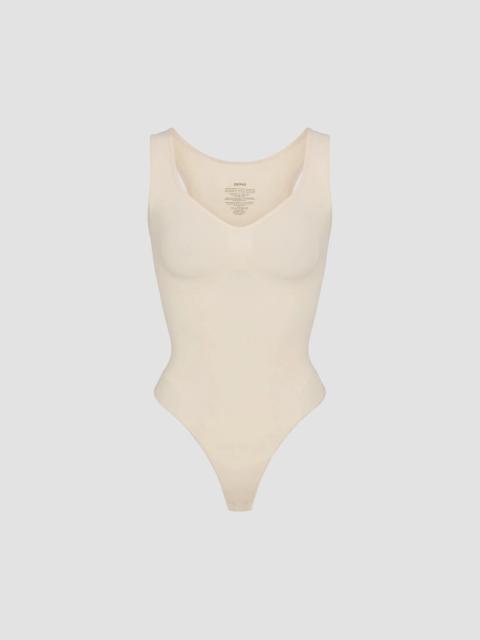 SKIMS Women's Seamless Sculpt Scoopneck Thong Bodysuit - Sand