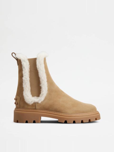 TOD'S CHELSEA BOOTS IN SUEDE AND SHEEPSKIN - BROWN