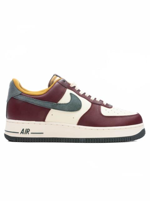 Nike AIR FORCE 1 '07 LV8 - COCONUT MILK/VINTAGE GREEN/DARK TEAM RED