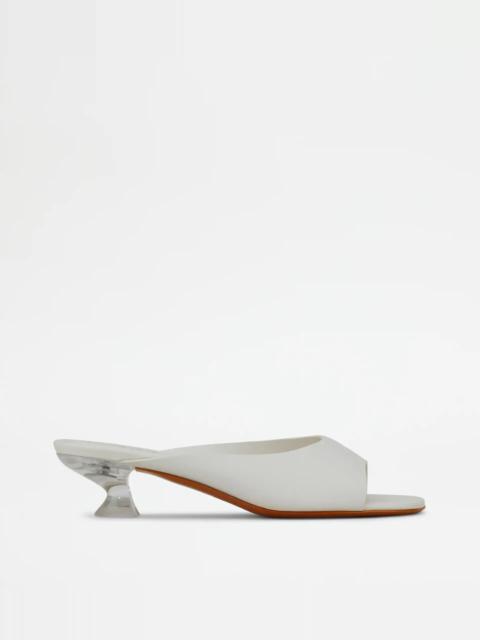 Tod's SANDALS IN LEATHER - WHITE