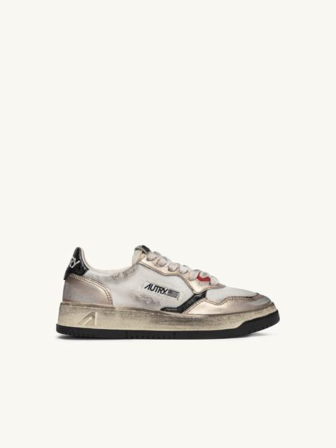AUTRY MEDALIST LOW SUPER VINTAGE SNEAKERS IN WHITE MESH, GOLD SUEDE AND BLACK LEATHER