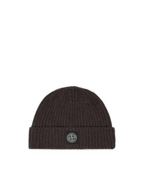 Stone Island logo-patch ribbed-knit beanie hat