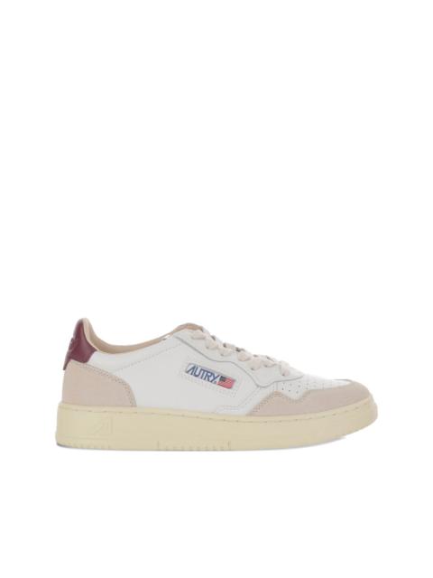 スニーカー AUTRY Medalist sneakers in leather white suede pink powder Autry Medalist Platform Sneakers In White And Pink Leather