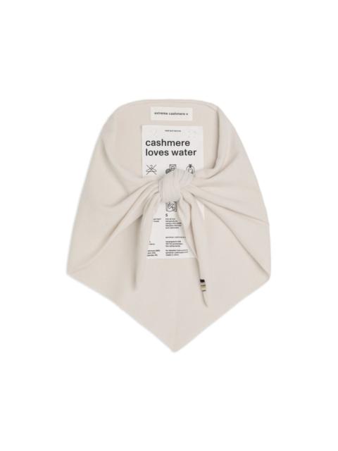 extreme cashmere N°150 Witch triangle scarf