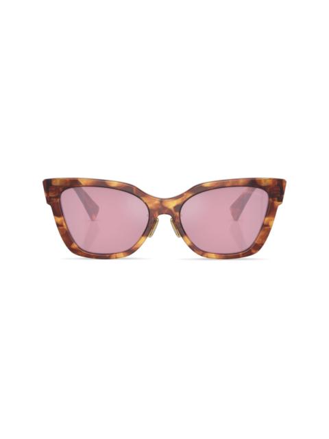 cat-eye frame sunglasses