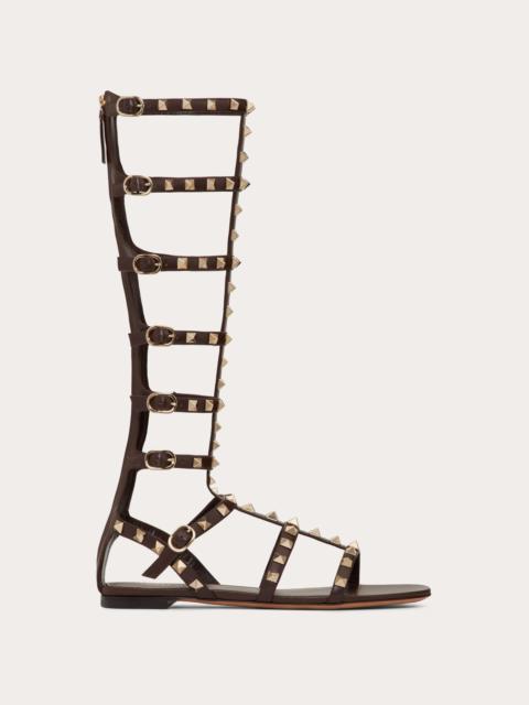 ROCKSTUD FLAT CALFSKIN SANDAL