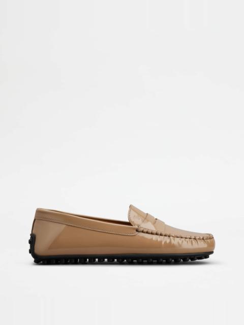 Tod's CITY GOMMINO DRIVING SHOES IN PATENT LEATHER - BROWN