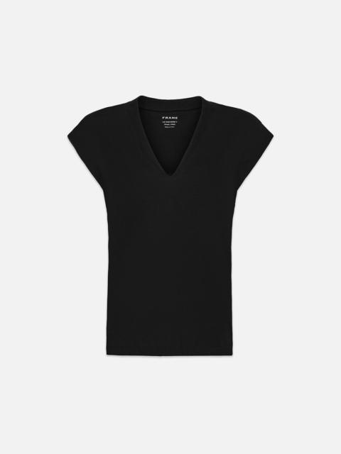 FRAME Le Mid Rise V Neck Tee in Noir