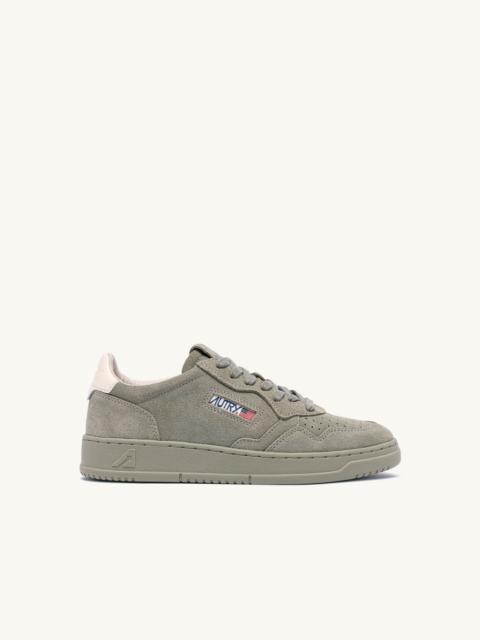 AUTRY MEDALIST LOW SNEAKERS IN SILVER SAGE AND IVORY SUEDE