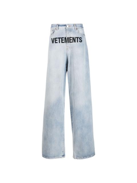 VETEMENTS logo-print baggy jeans
