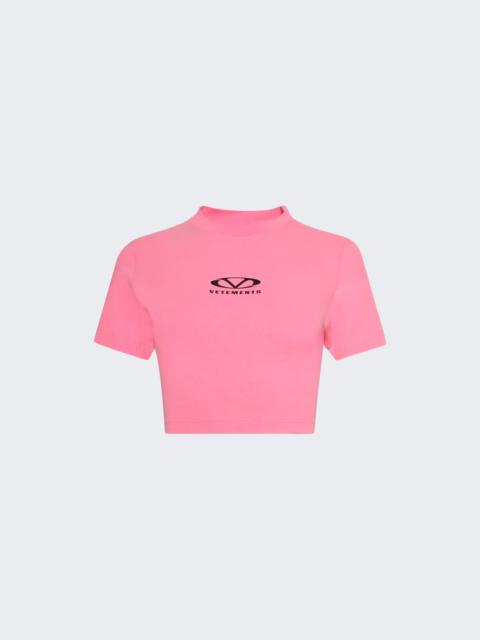 VETEMENTS Oval Logo Cropped Fitted Tee Hot Pink