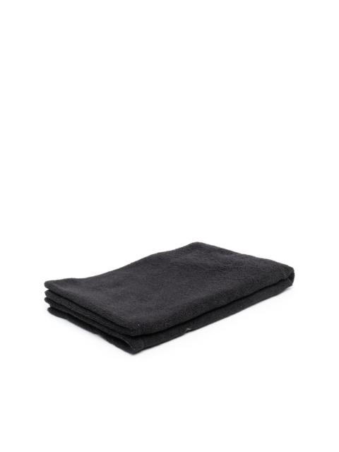 Yohji Yamamoto logo-embroidered bath towel